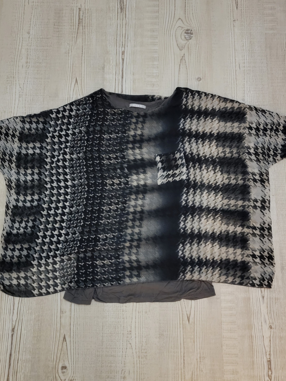 Black and Gray Sheer Houndstooth Patterned Short-Sleeve Top Oversized Large